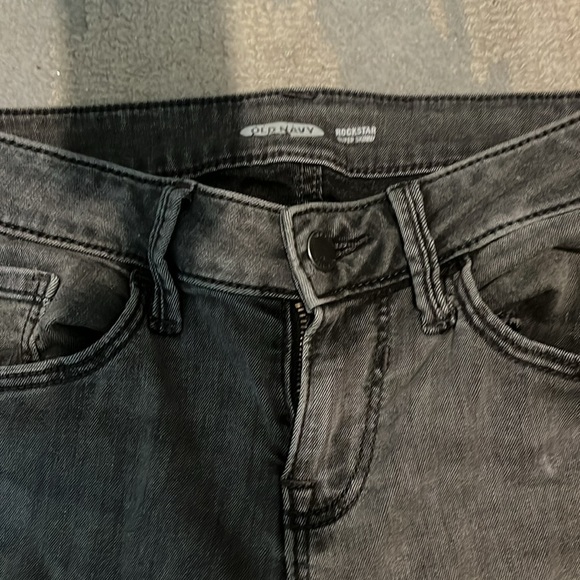 Old Navy gray rockstar super skinny jeans with front rip size 2 petite - Picture 5 of 9